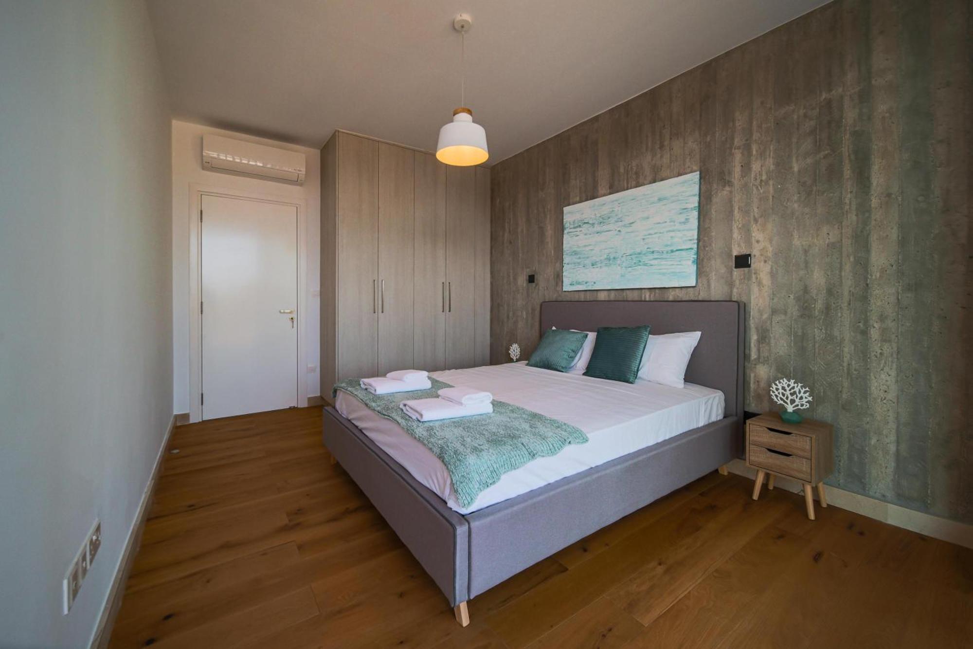 Avenue 102 1 Bed Apartment *